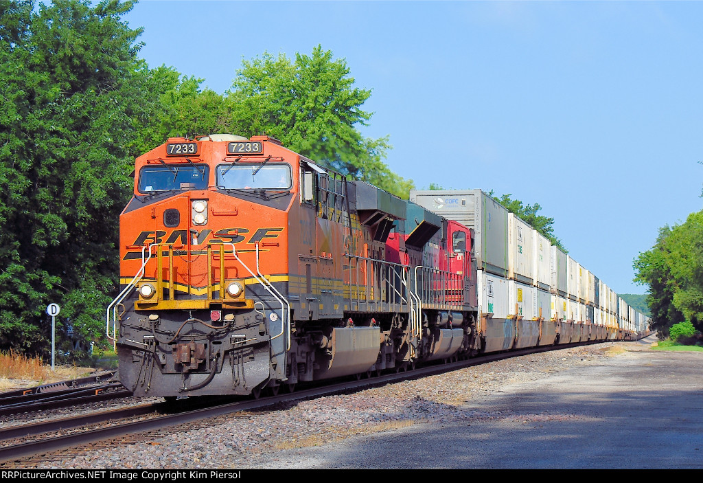 BNSF 7233